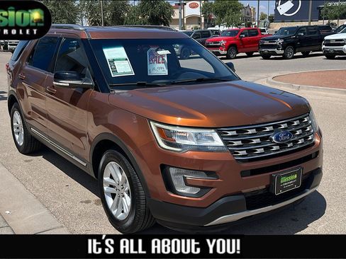 Used 2017 Ford Explorer XLT FWD image 1