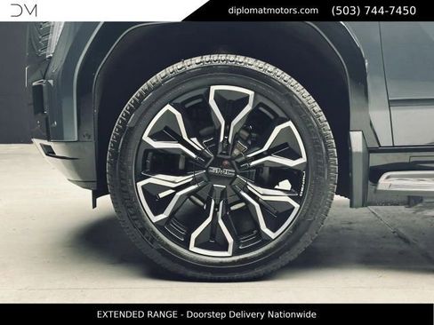 Used 2025 GMC Sierra EV Denali AWD/4WD image 39