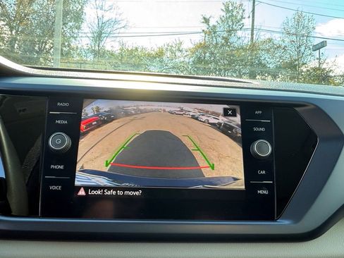 Used 2022 Volkswagen Taos SE w/ IQ.Drive SE Package image 17