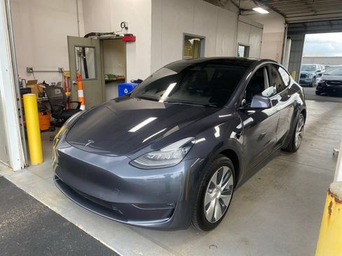 Used 2021 Tesla Model Y Long Range AWD/4WD image 2