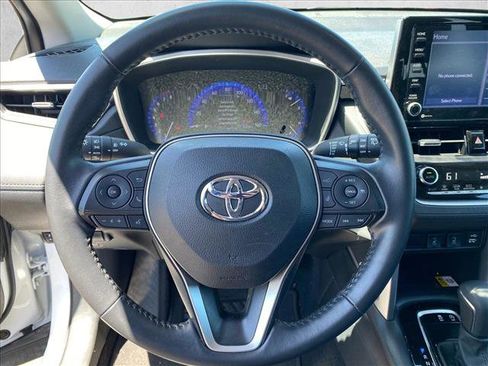 Used 2022 Toyota Corolla Cross XLE w/ Convenience Package FWD image 14