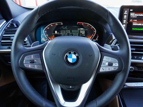 Certified 2025 BMW X4 xDrive30i image 17