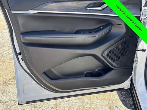 Used 2024 Jeep Grand Cherokee Limited w/ Black Appearance Package AWD/4WD image 10