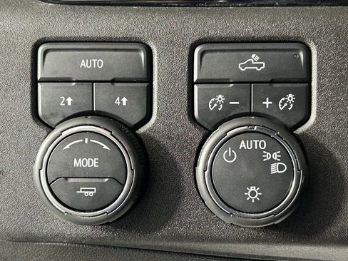 Used 2024 Chevrolet Silverado 1500 LT w/ Leather Package AWD/4WD image 28