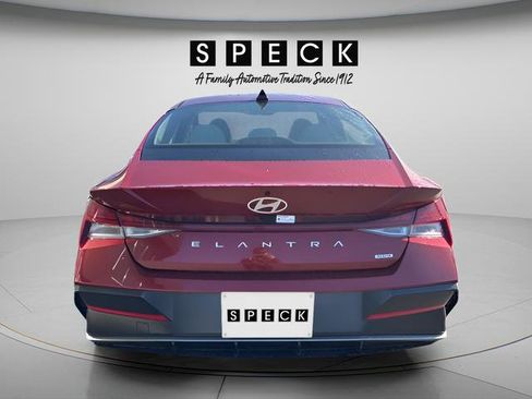 Certified 2025 Hyundai Elantra Limited image 4