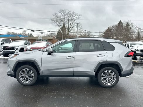Used 2022 Toyota RAV4 XLE Premium image 10