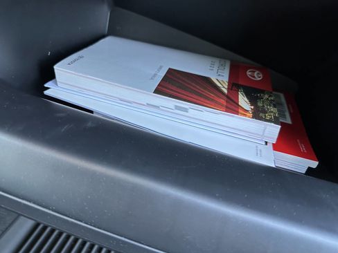 Used 2025 Toyota Corolla LE image 32