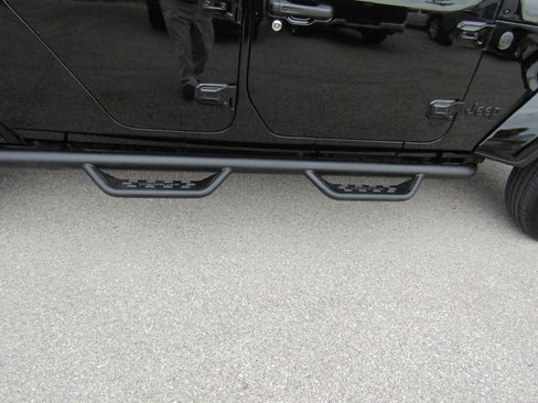 Used 2024 Jeep Gladiator Sport AWD/4WD image 13