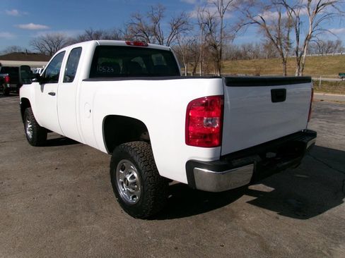 Used 2011 Chevrolet Silverado 2500 W/T image 2