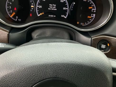 Used 2017 Jeep Grand Cherokee Limited image 29