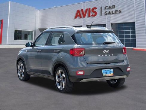 Used 2025 Hyundai Venue SEL FWD image 9