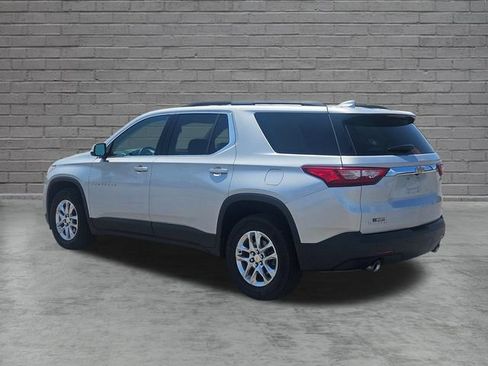 Used 2021 Chevrolet Traverse LT FWD image 3