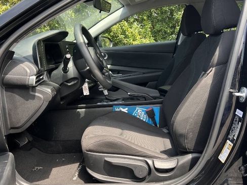 Used 2024 Hyundai Elantra SE FWD image 13