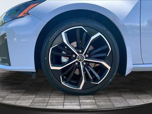 Used 2023 Nissan Altima 2.5 SR AWD/4WD image 32