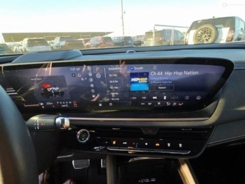 Certified 2025 Buick Envision Sport Touring image 6