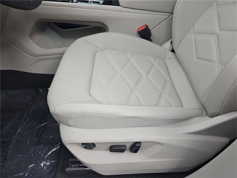 New 2026 Volkswagen Atlas SE image 18