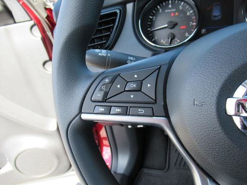 Used 2020 Nissan Rogue Sport S image 18