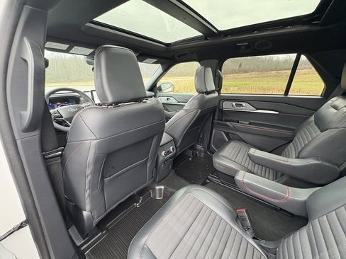 Used 2025 Ford Explorer ST-Line image 24
