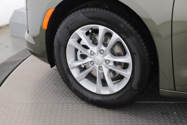 New 2027 Chrysler Pacifica Select FWD image 13