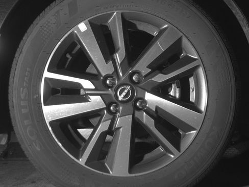 Used 2025 Nissan Versa SV FWD image 13