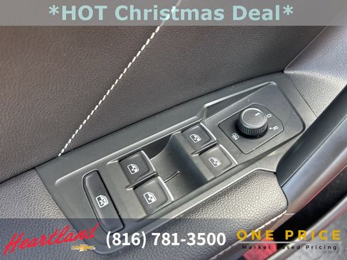 Used 2023 Volkswagen Tiguan SE image 19