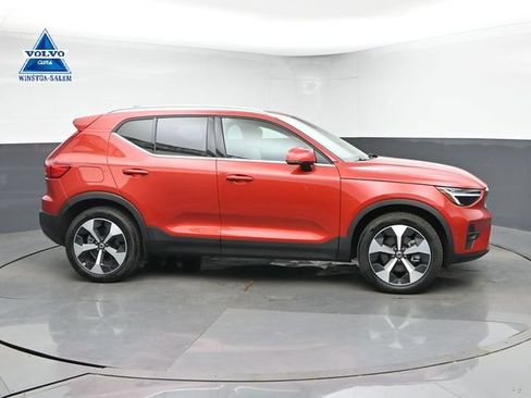 Used 2025 Volvo XC40 B5 Plus AWD/4WD image 1