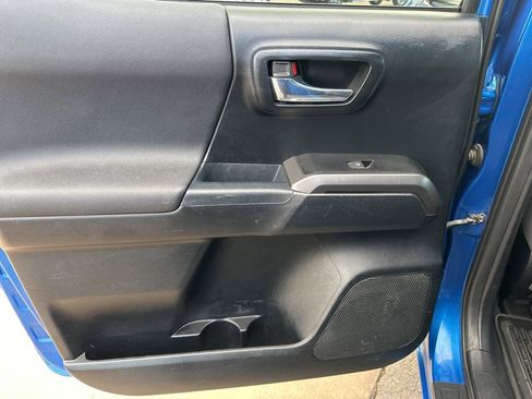 Used 2017 Toyota Tacoma TRD Off-Road image 20