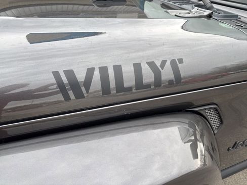 Used 2022 Jeep Gladiator Willys image 7