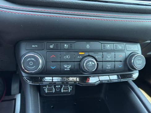 Used 2024 Dodge Durango GT image 17