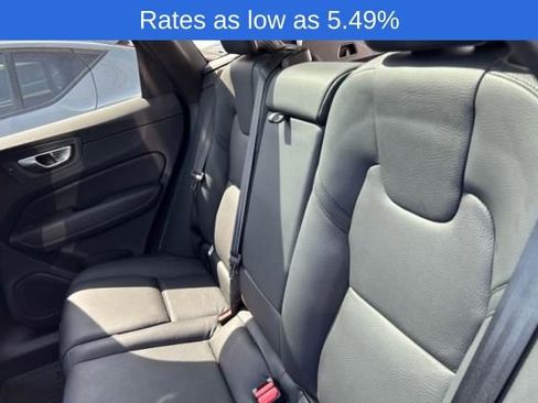 Used 2023 Volvo XC60 B5 Plus image 9