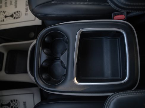 Used 2023 Chrysler Pacifica Touring-L image 21