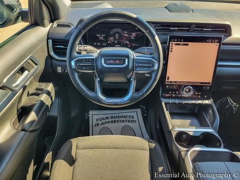 Used 2025 GMC Terrain Elevation w/ Technology Package II image 11