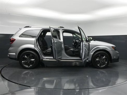 Used 2020 Dodge Journey Crossroad FWD image 40