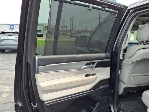 Used 2023 Jeep Grand Wagoneer 4WD image 9