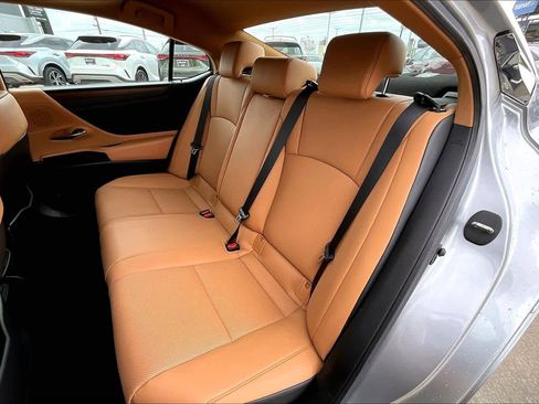Used 2025 Lexus ES 300h w/ Premium Package image 21
