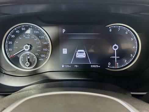 Used 2025 Genesis G70 2.5T image 19