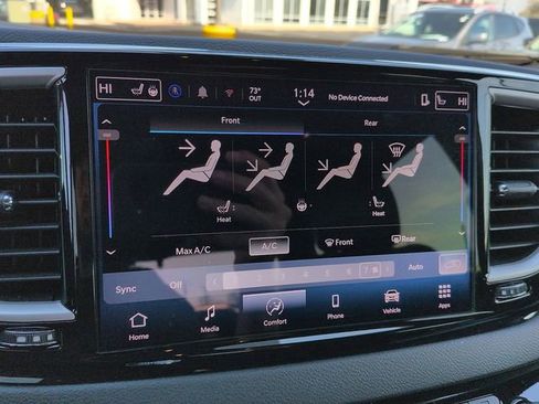 Used 2025 Chrysler Pacifica Select image 22