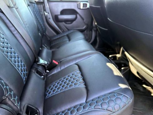 Used 2023 Jeep Gladiator Sport image 11