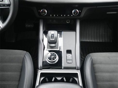 Used 2024 Mitsubishi Outlander SE image 23