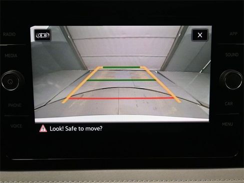 Certified 2025 Volkswagen Taos SE image 21