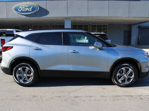 Used 2024 Chevrolet Blazer LT w/ Convenience Package image 2