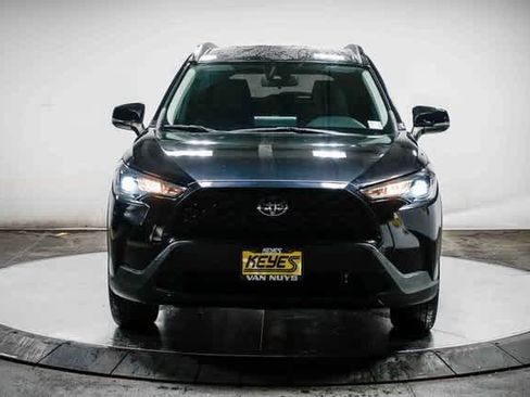 Certified 2022 Toyota Corolla Cross LE image 6