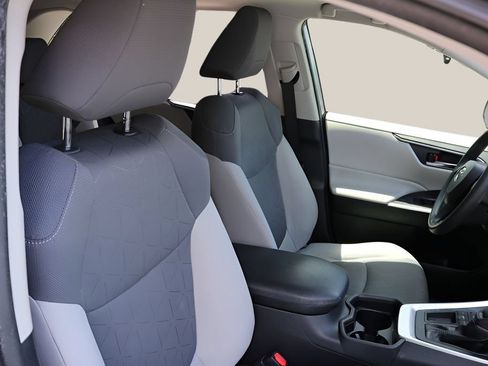 Used 2019 Toyota RAV4 XLE w/ Convenience Package FWD image 20