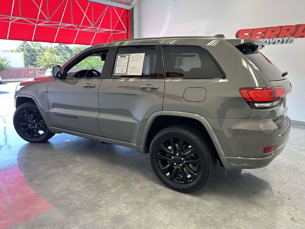 Used 2019 Jeep Grand Cherokee Altitude AWD/4WD image 6