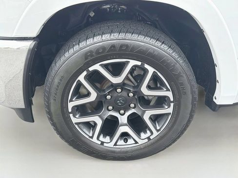 Used 2025 RAM 1500 Laramie AWD/4WD image 39