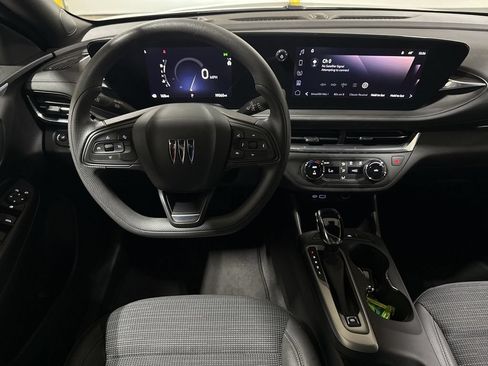 Used 2024 Buick Envista Preferred w/ Advanced Safety Package FWD image 11