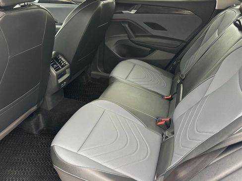 Used 2026 Volkswagen Tiguan SE AWD/4WD image 12