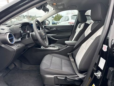 Used 2025 Chevrolet Trax LS image 16