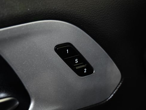 Used 2025 Chrysler Pacifica Limited FWD image 34