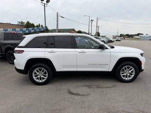 Used 2023 Jeep Grand Cherokee Laredo w/ Luxury Tech Group I AWD/4WD image 8